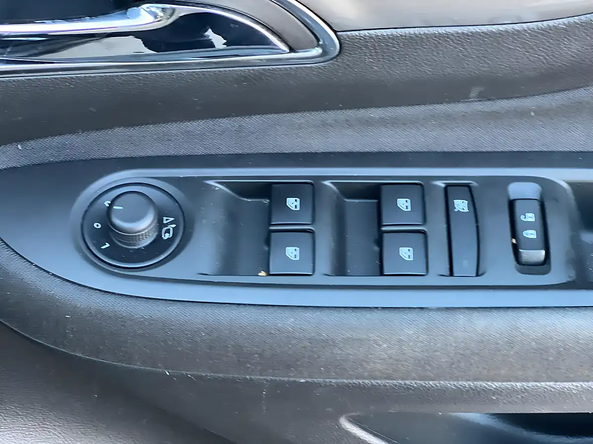 Used 2015 Vauxhall Mokka Exclusiv Black - Interior and Exterior details 13