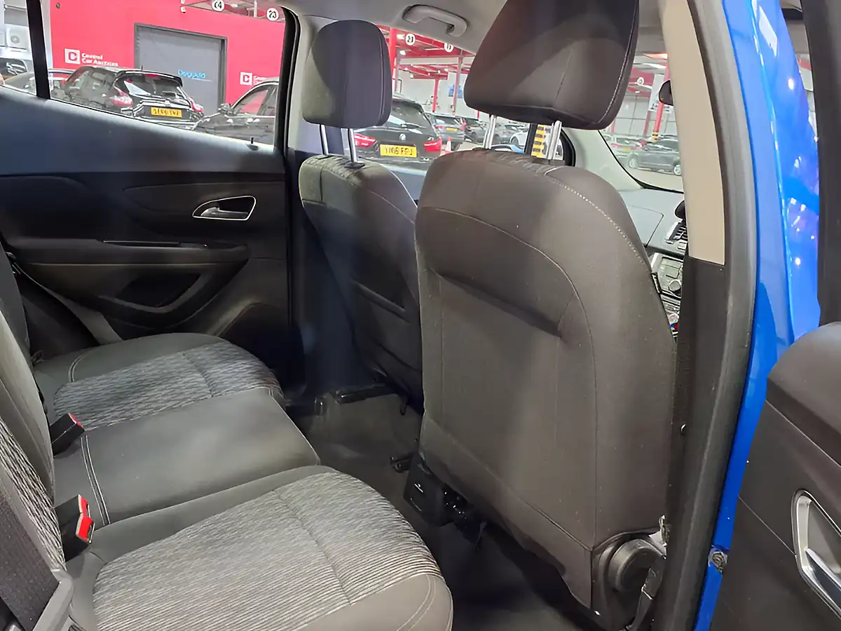 Used 2015 Vauxhall Mokka Exclusiv Blue - Interior and Exterior details 8