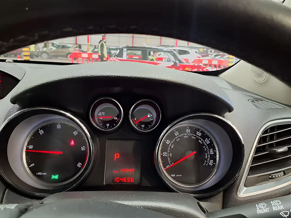 Used 2015 Vauxhall Mokka Exclusiv Blue - Interior and Exterior details 9