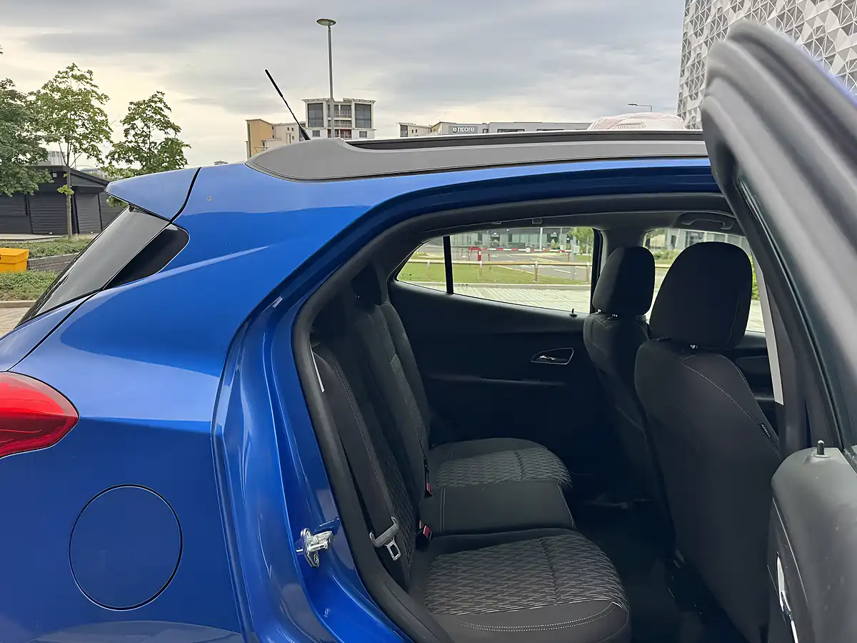 Used 2015 Vauxhall Mokka Exclusiv Blue - Interior and Exterior details 11
