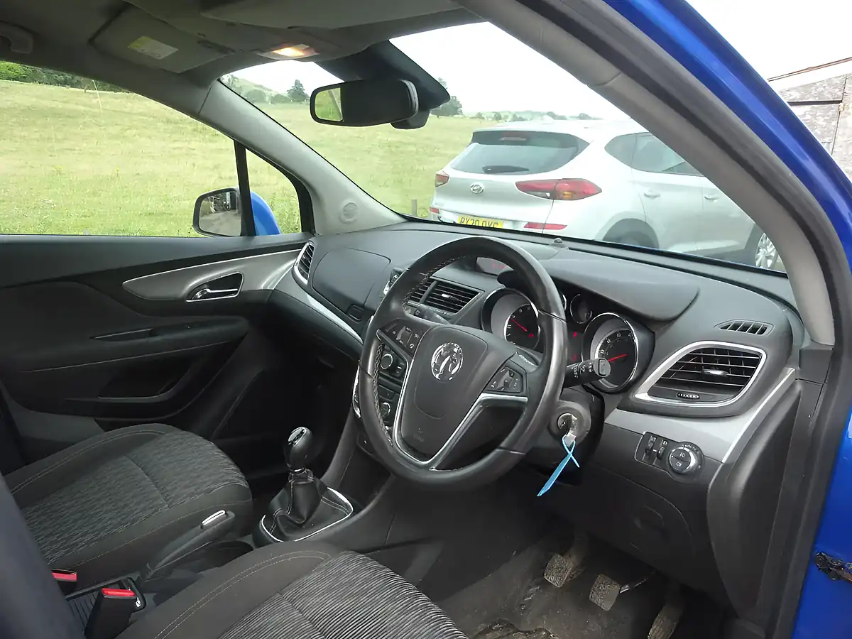 Used 2015 Vauxhall Mokka Exclusiv Blue - Interior and Exterior details 13