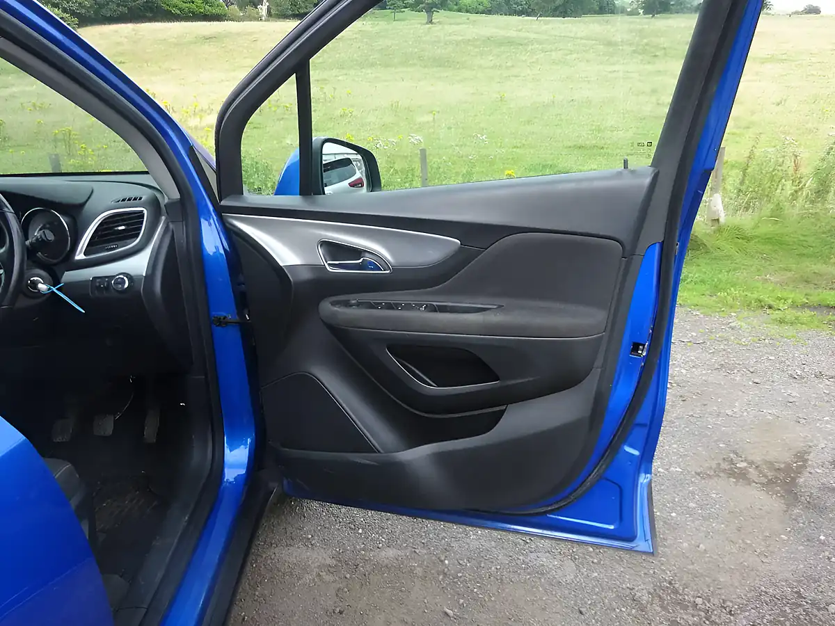 Used 2015 Vauxhall Mokka Exclusiv Blue - Interior and Exterior details 18