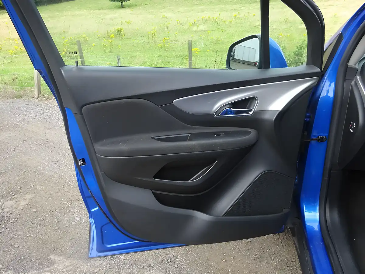 Used 2015 Vauxhall Mokka Exclusiv Blue - Interior and Exterior details 19