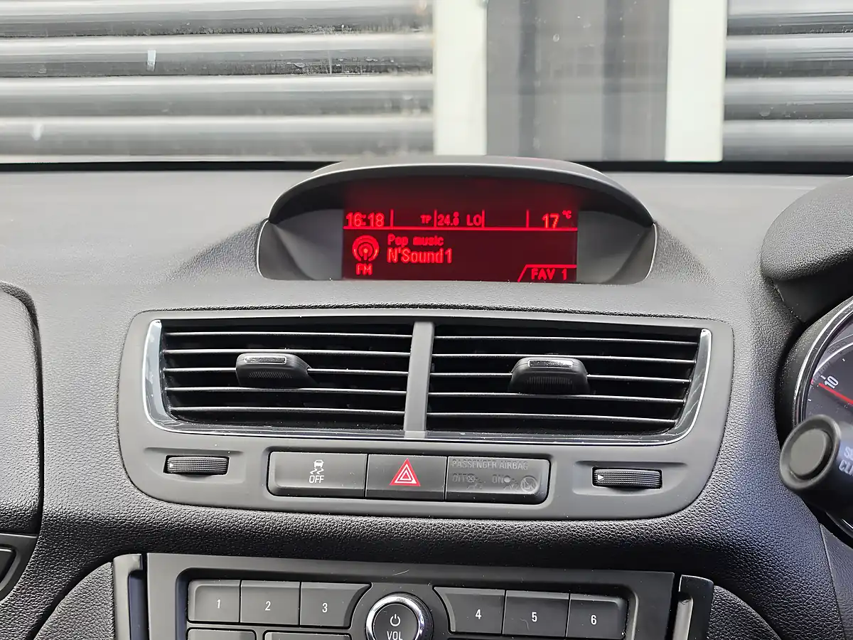 Used 2015 Vauxhall Mokka Exclusiv Brown - Interior and Exterior details 11