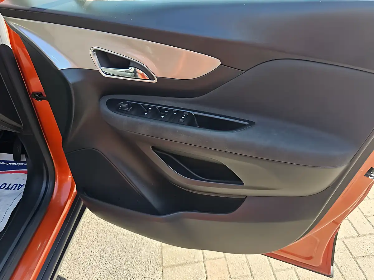 Used 2015 Vauxhall Mokka Exclusiv Orange - Interior and Exterior details 10