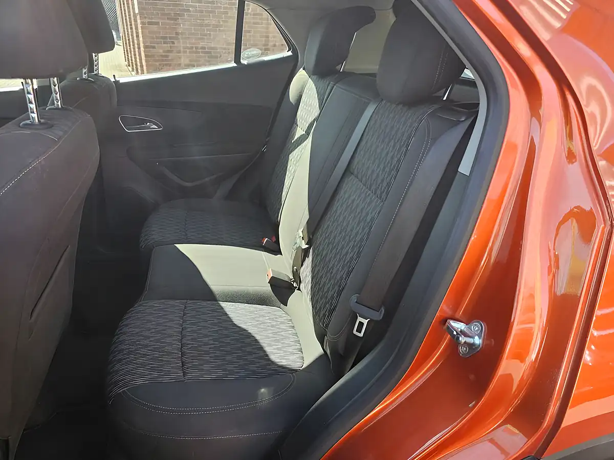 Used 2015 Vauxhall Mokka Exclusiv Orange - Interior and Exterior details 14