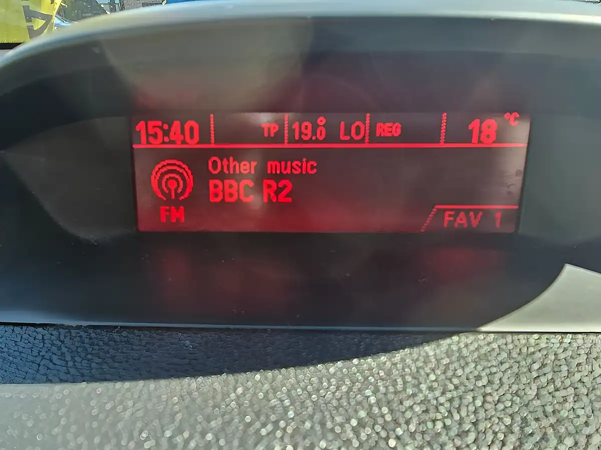 Used 2015 Vauxhall Mokka Exclusiv Orange - Interior and Exterior details 17