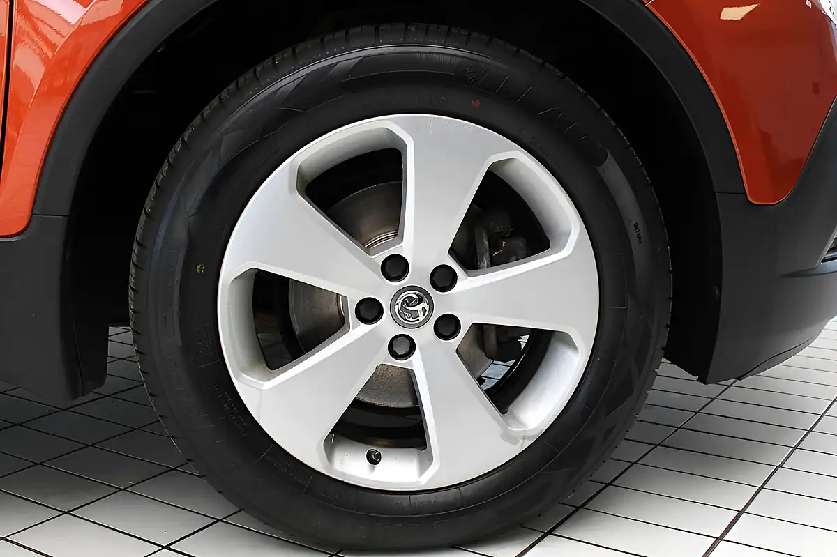 Used 2015 Vauxhall Mokka Exclusiv Orange Rock - Interior and Exterior details 12