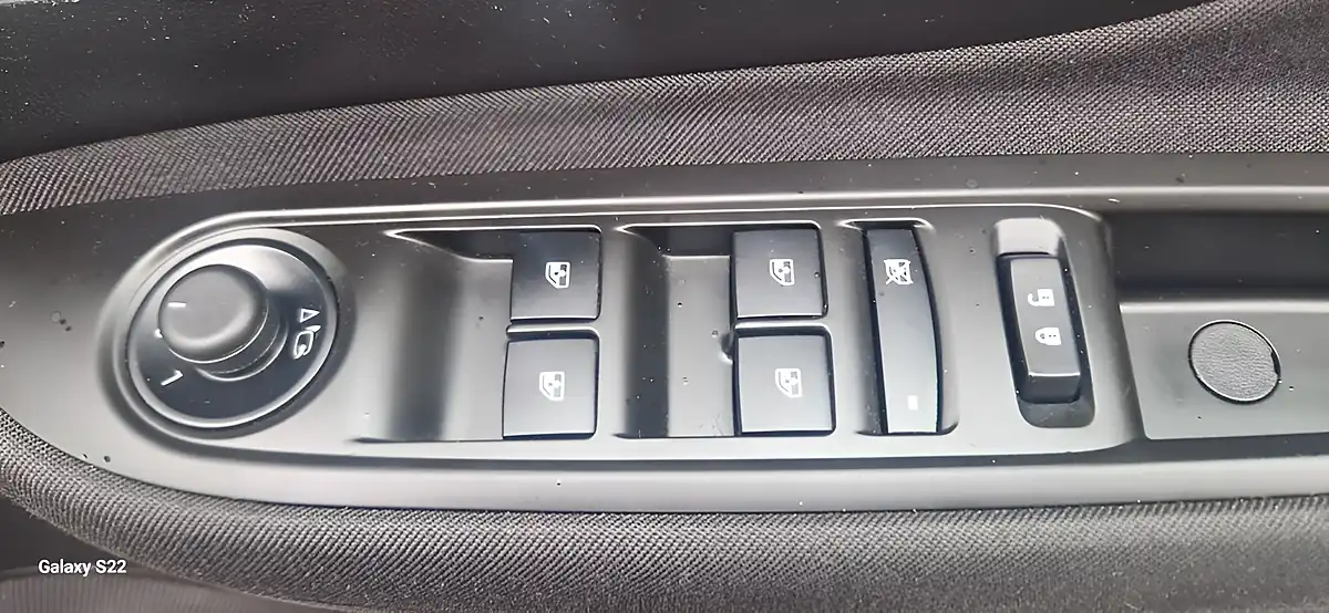 Used 2015 Vauxhall Mokka Exclusiv Red - Interior and Exterior details 19