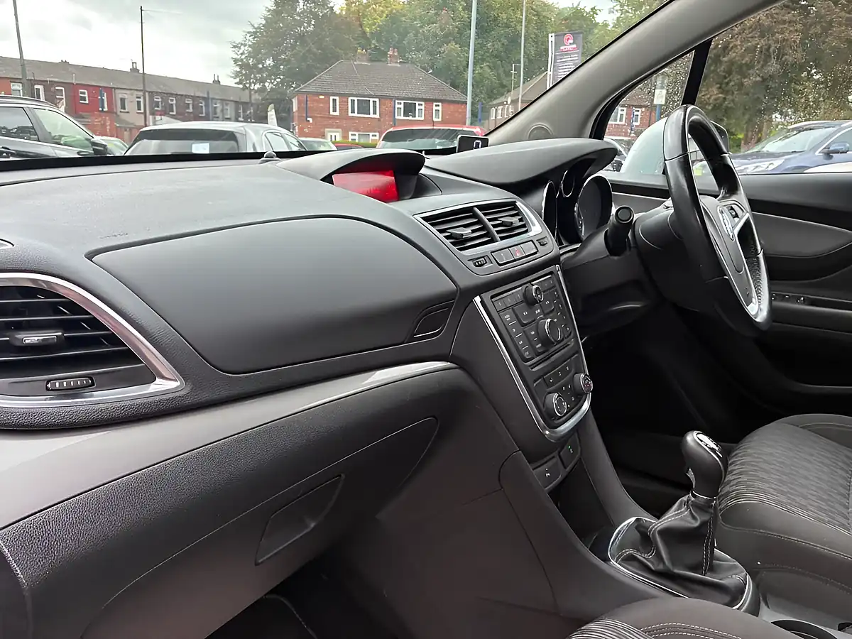 Used 2015 Vauxhall Mokka Exclusiv Silver - Interior and Exterior details 17