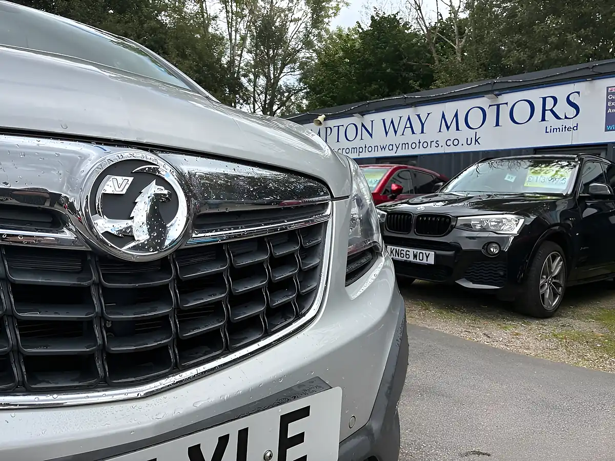 Used 2015 Vauxhall Mokka Exclusiv Silver - Interior and Exterior details 3