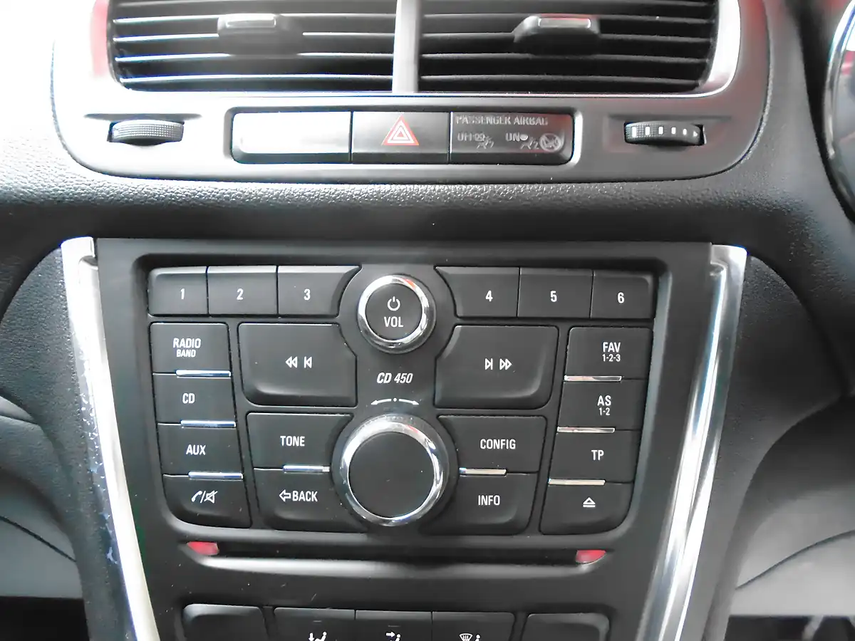 Used 2015 Vauxhall Mokka Exclusiv Silver - Interior and Exterior details 11