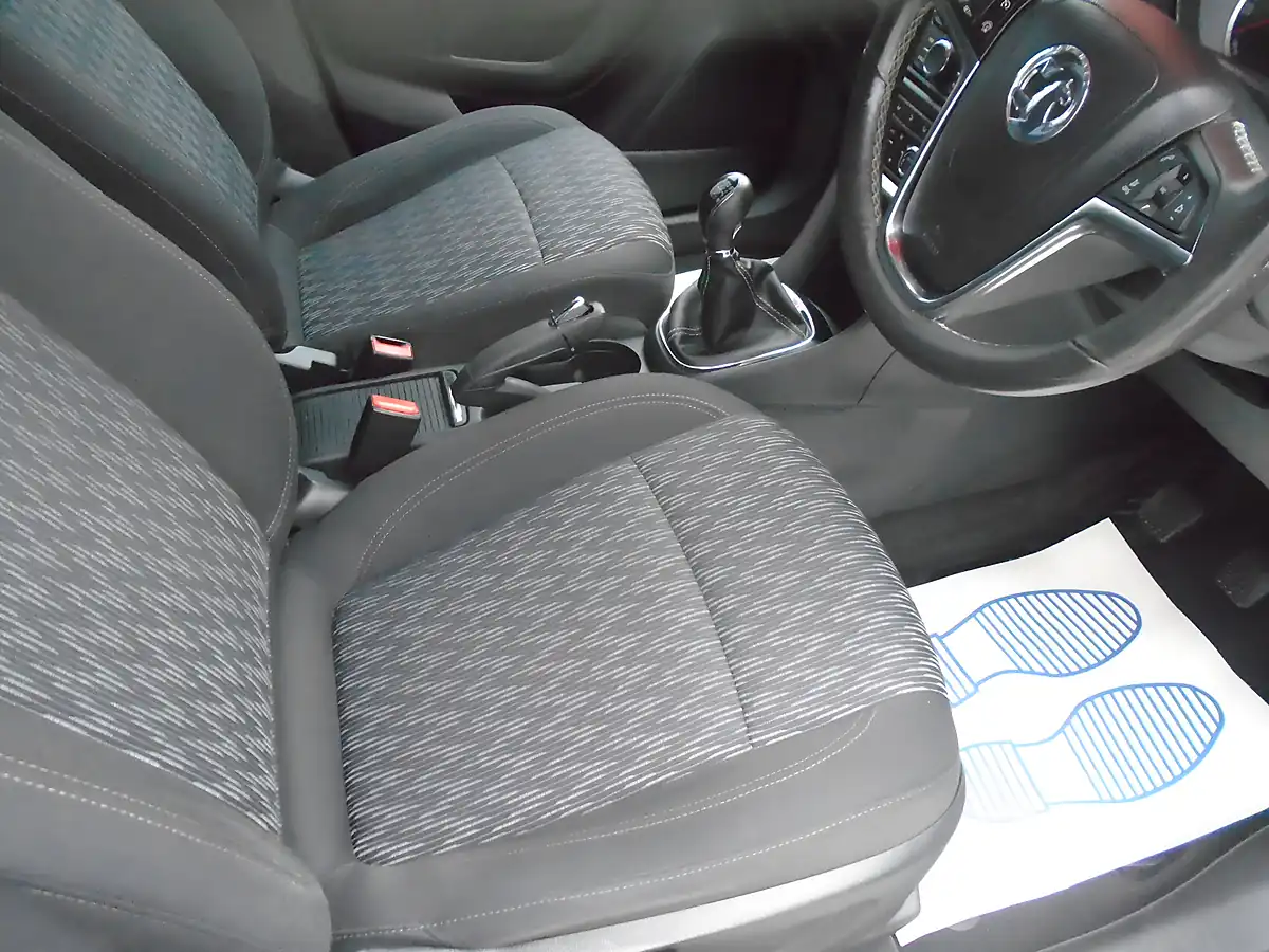 Used 2015 Vauxhall Mokka Exclusiv Silver - Interior and Exterior details 8