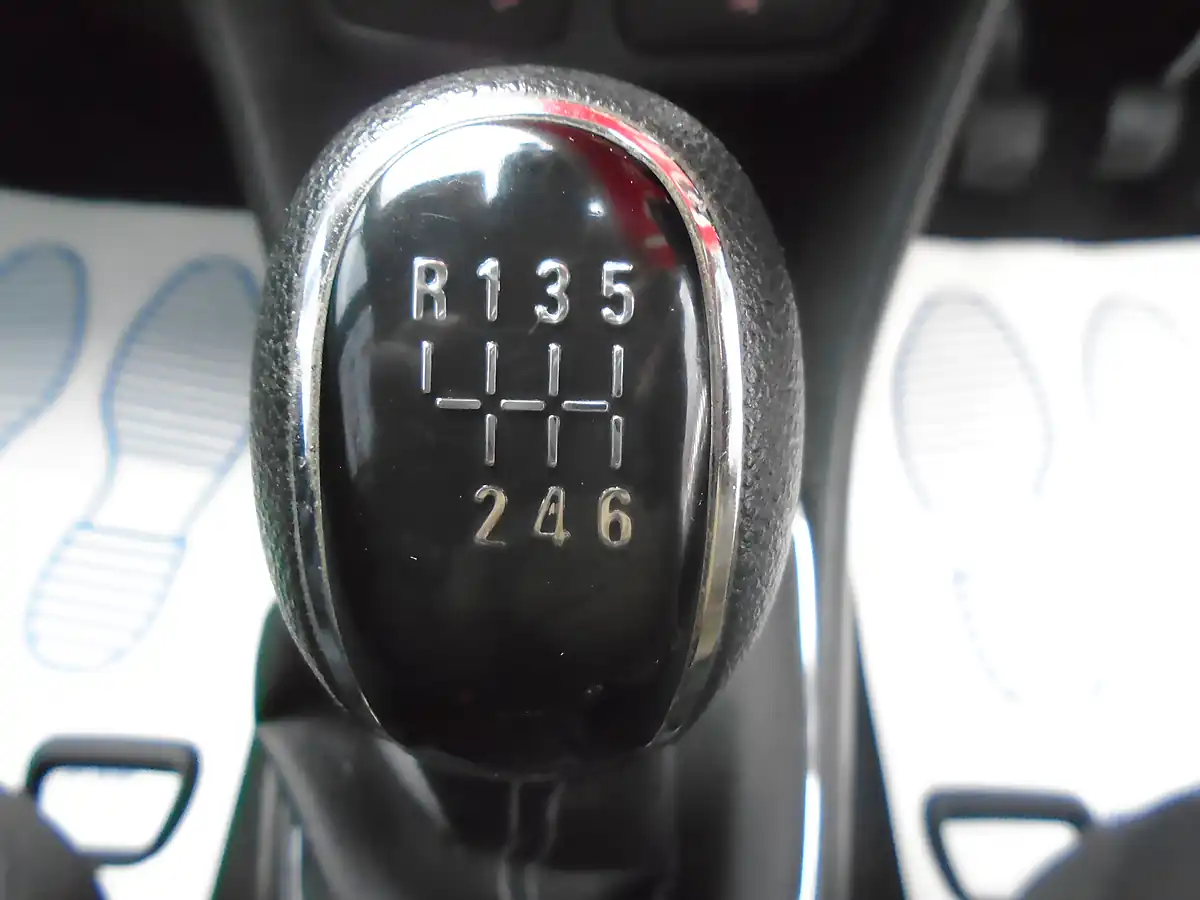 Used 2015 Vauxhall Mokka Exclusiv Silver - Interior and Exterior details 9