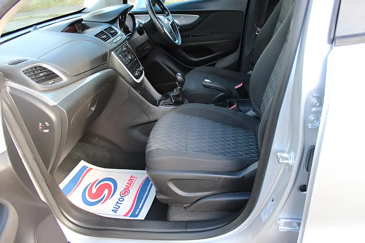 Used 2015 Vauxhall Mokka Exclusiv Silver - Interior and Exterior details 10