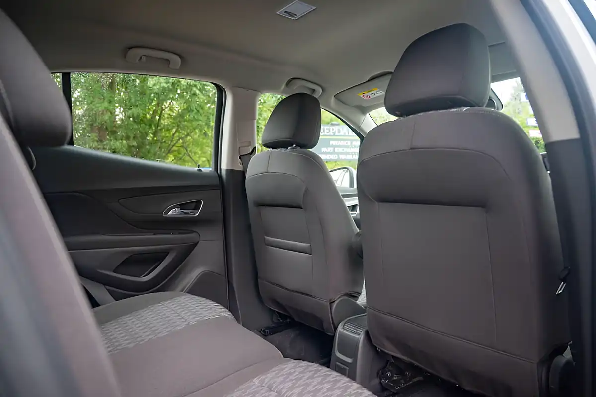 Used 2015 Vauxhall Mokka Exclusiv Sovereign Silver - Interior and Exterior details 11