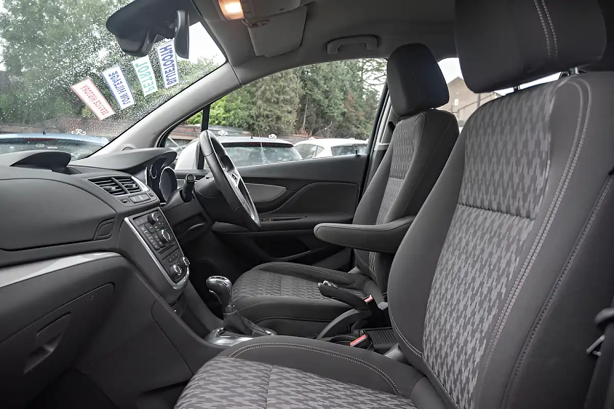 Used 2015 Vauxhall Mokka Exclusiv Sovereign Silver - Interior and Exterior details 13
