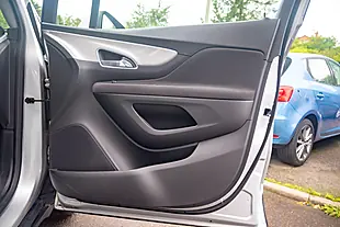 Used 2015 Vauxhall Mokka Exclusiv Sovereign Silver - Interior and Exterior details 14