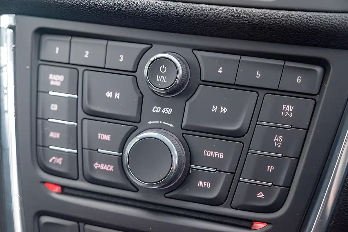 Used 2015 Vauxhall Mokka Exclusiv Sovereign Silver - Interior and Exterior details 15