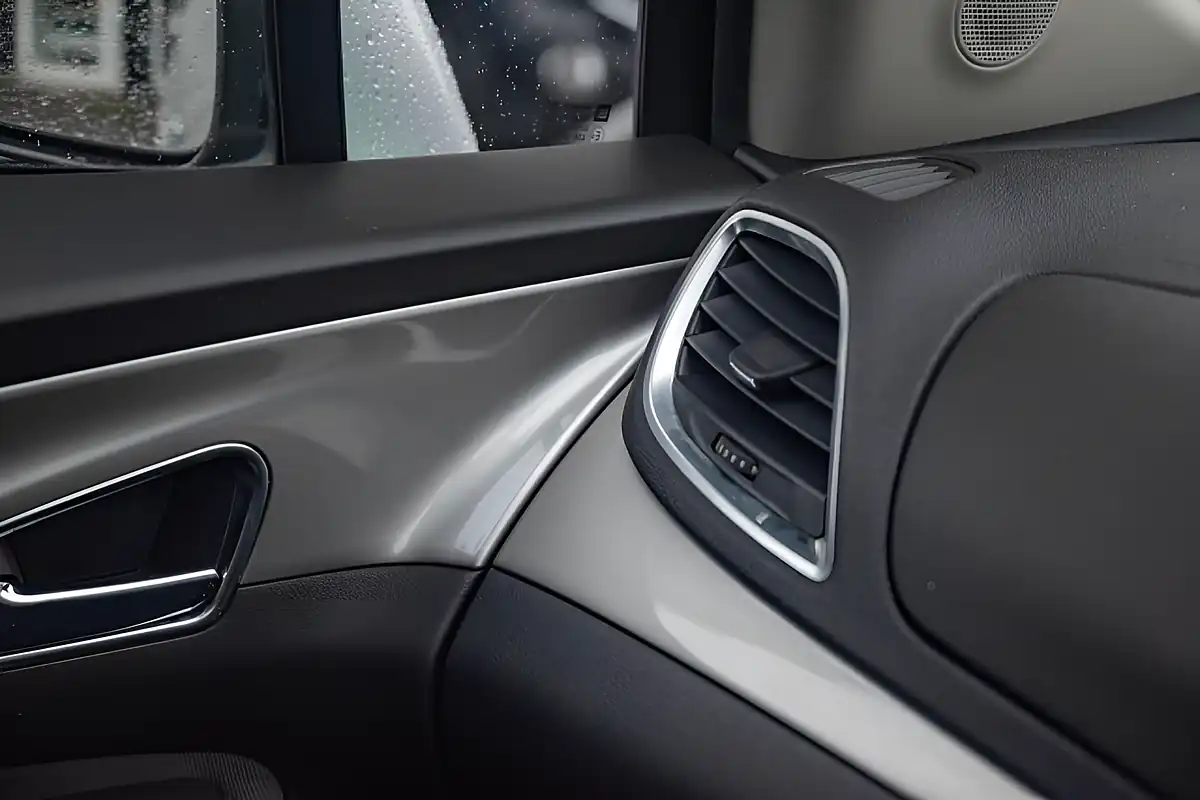 Used 2015 Vauxhall Mokka Exclusiv Sovereign Silver - Interior and Exterior details 18