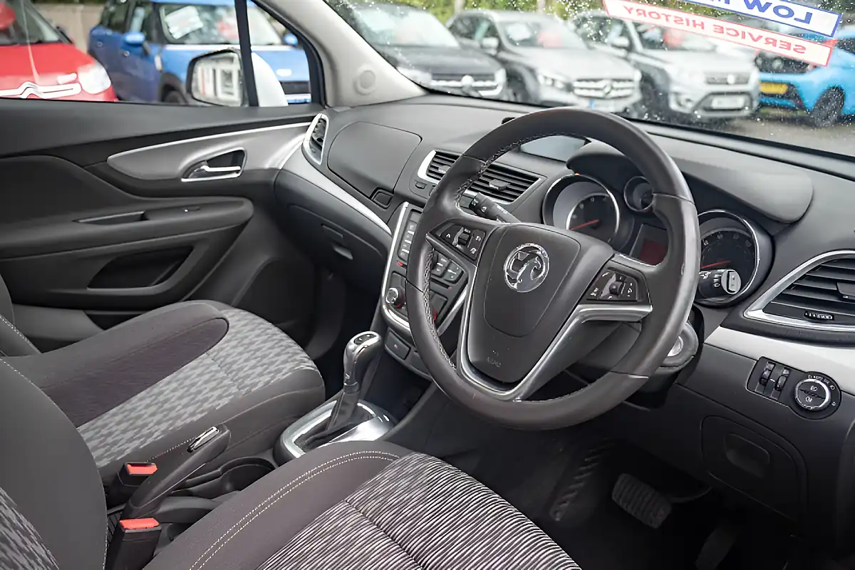 Used 2015 Vauxhall Mokka Exclusiv Sovereign Silver - Interior and Exterior details 3