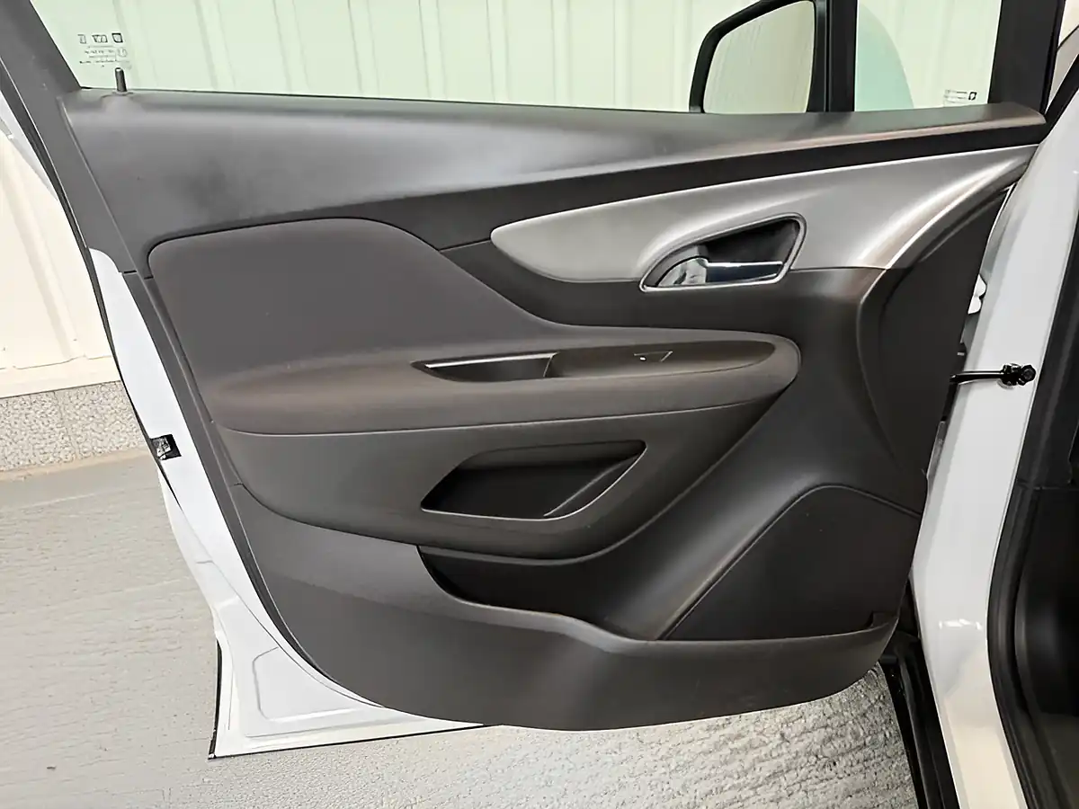 Used 2015 Vauxhall Mokka Exclusiv White - Interior and Exterior details 12