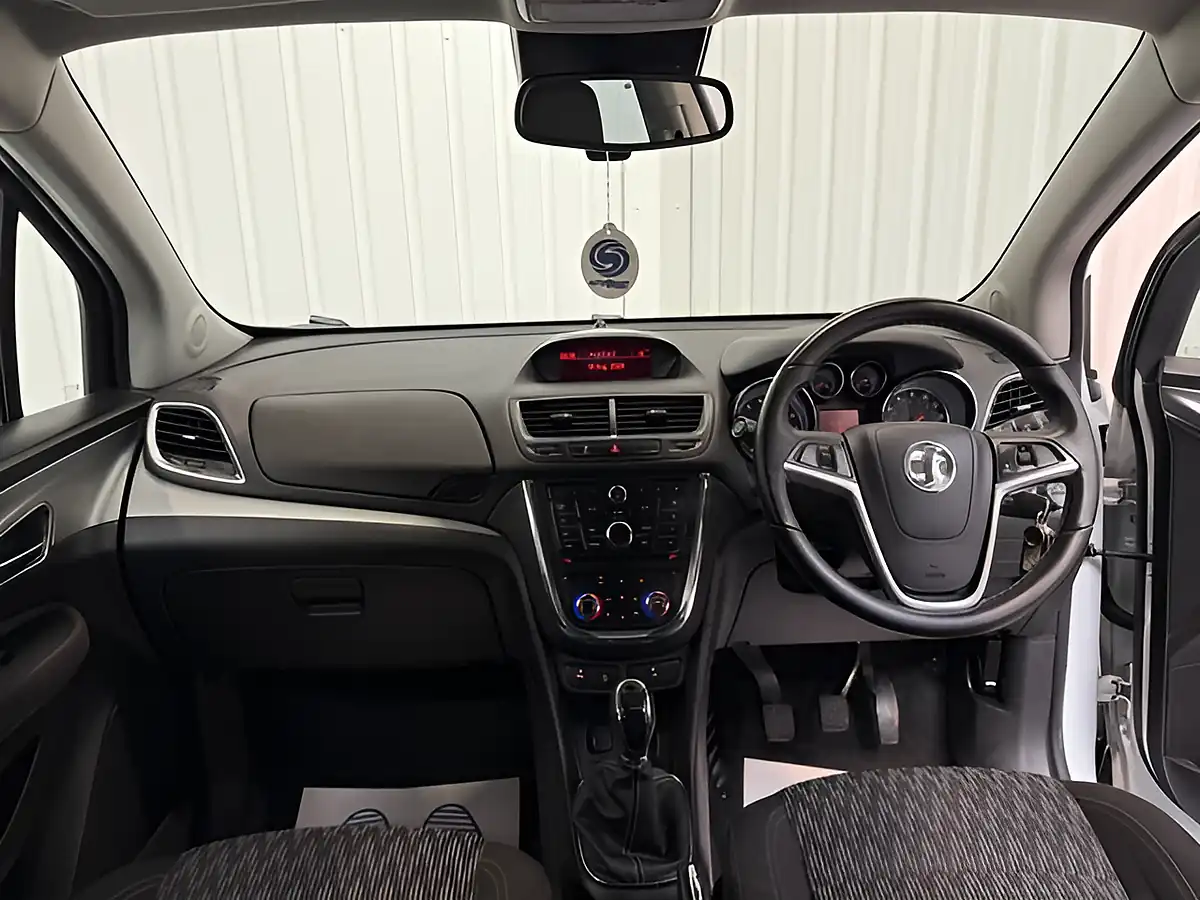 Used 2015 Vauxhall Mokka Exclusiv White - Interior and Exterior details 14