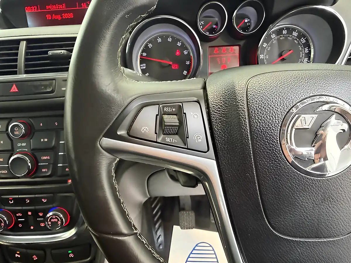 Used 2015 Vauxhall Mokka Exclusiv White - Interior and Exterior details 15