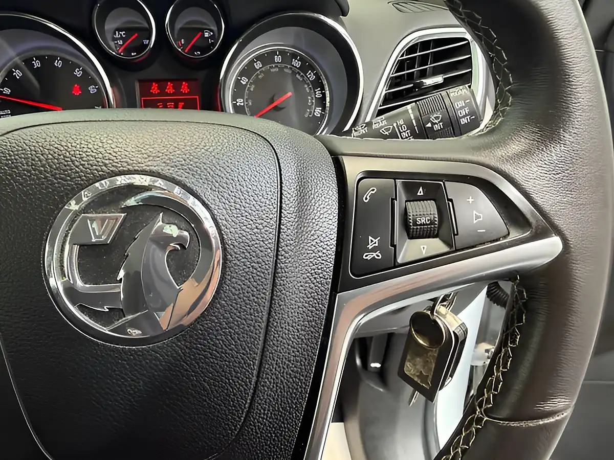Used 2015 Vauxhall Mokka Exclusiv White - Interior and Exterior details 16