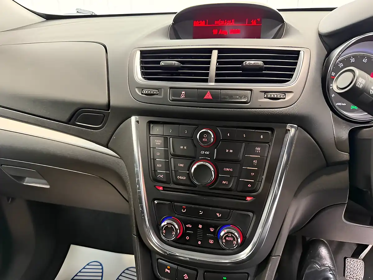 Used 2015 Vauxhall Mokka Exclusiv White - Interior and Exterior details 19