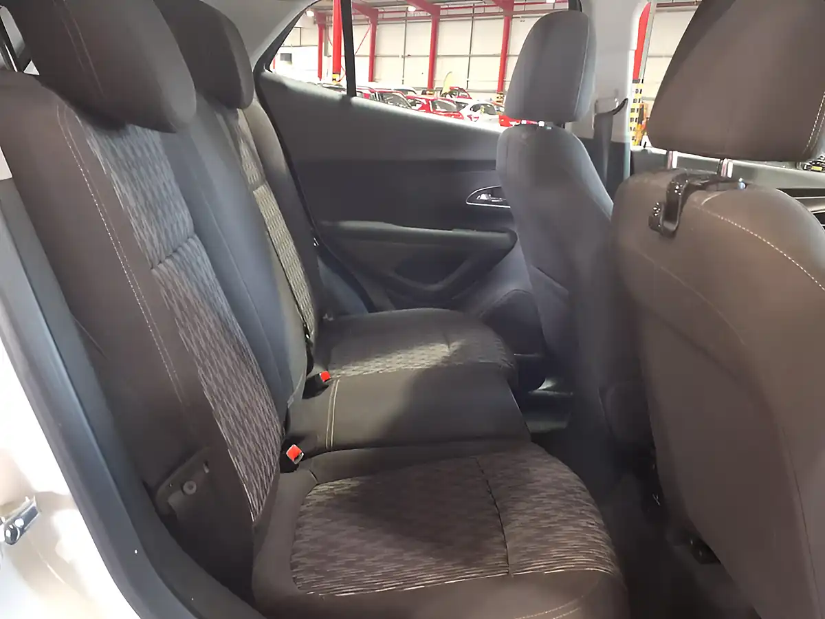 Used 2015 Vauxhall Mokka Exclusiv White - Interior and Exterior details 10