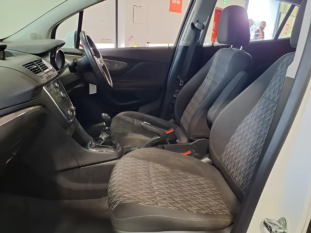 Used 2015 Vauxhall Mokka Exclusiv White - Interior and Exterior details 13