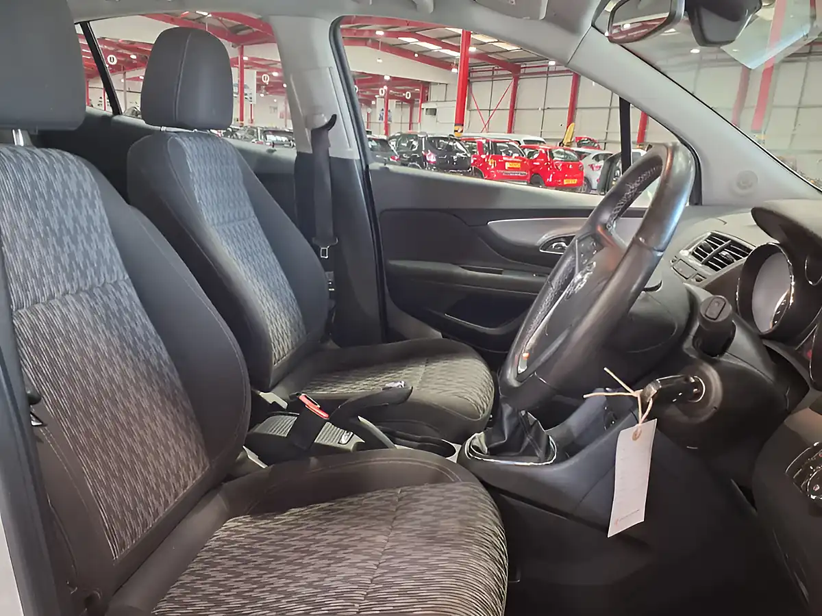 Used 2015 Vauxhall Mokka Exclusiv White - Interior and Exterior details 8
