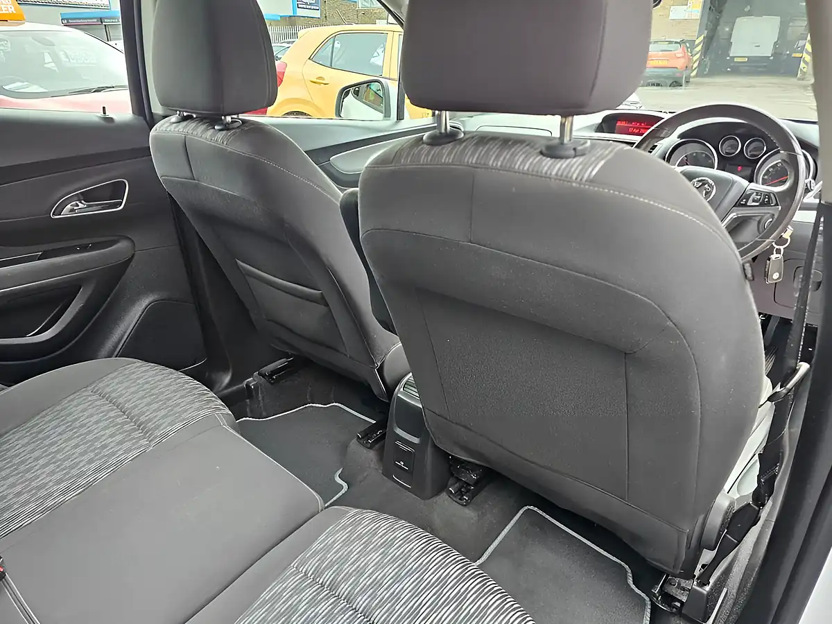 Used 2015 Vauxhall Mokka Exclusiv White - Interior and Exterior details 10
