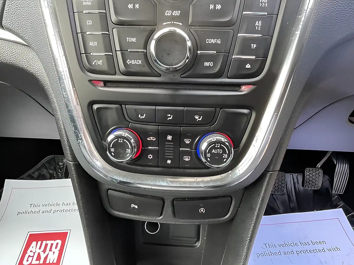 Used 2015 Vauxhall Mokka Limited Edition White - Interior and Exterior details 16