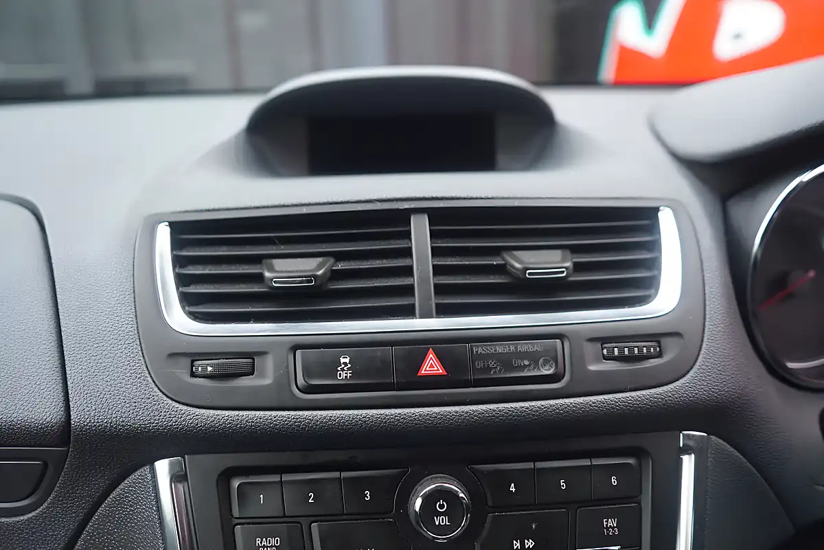 Used 2015 Vauxhall Mokka Limited Edition White - Interior and Exterior details 15