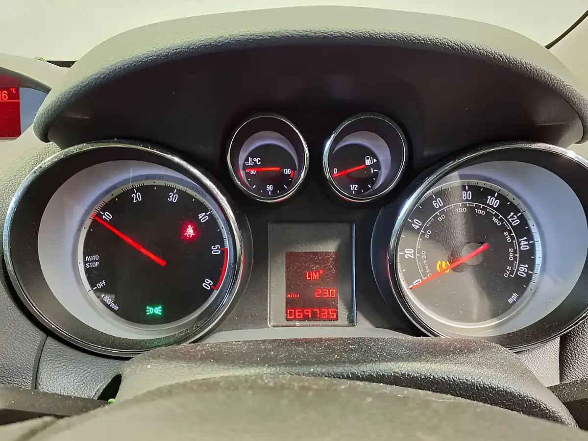 Used 2015 Vauxhall Mokka Se Blue - Interior and Exterior details 8