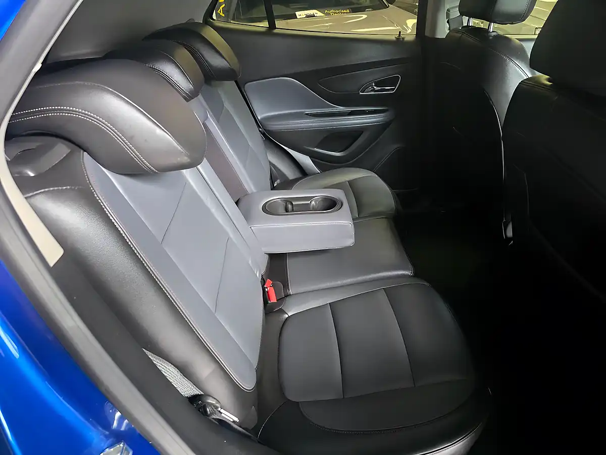 Used 2015 Vauxhall Mokka Se Blue - Interior and Exterior details 12