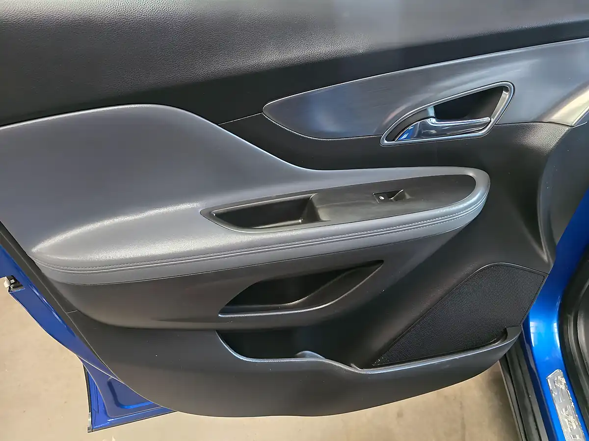 Used 2015 Vauxhall Mokka Se Blue - Interior and Exterior details 14