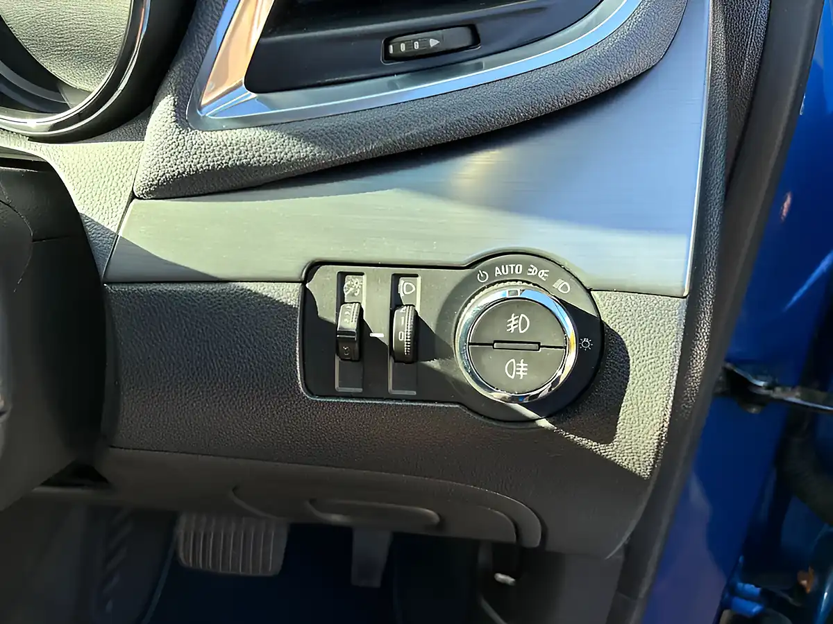 Used 2015 Vauxhall Mokka Se Blue - Interior and Exterior details 14