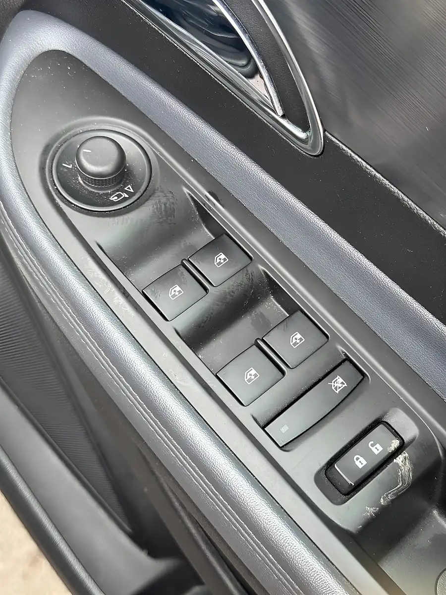 Used 2015 Vauxhall Mokka Se Brown - Interior and Exterior details 12