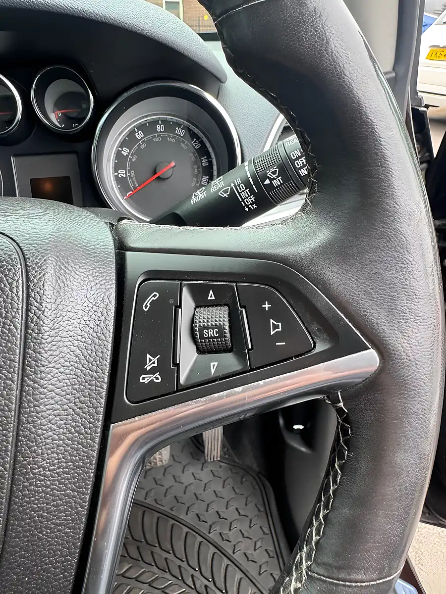 Used 2015 Vauxhall Mokka Se Brown - Interior and Exterior details 13