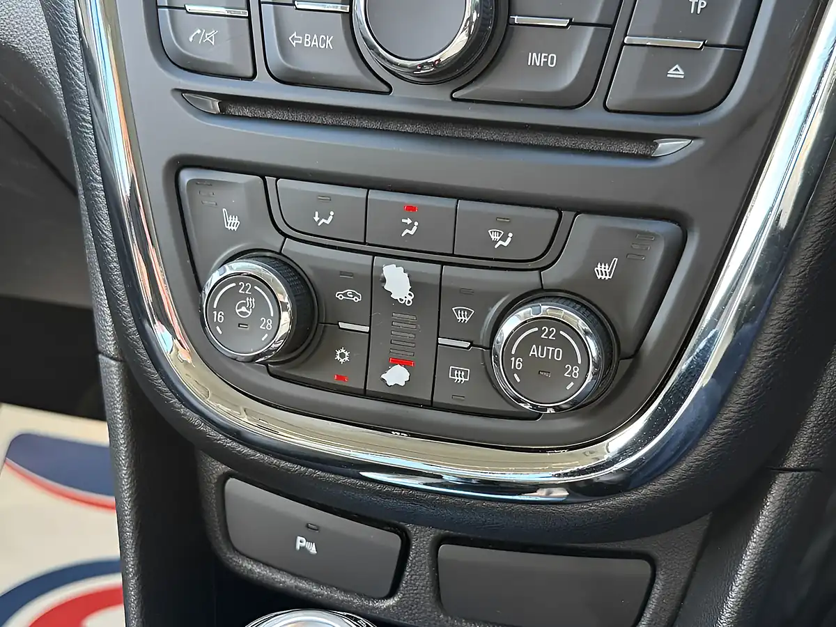 Used 2015 Vauxhall Mokka Se Carbon Flash - Interior and Exterior details 17