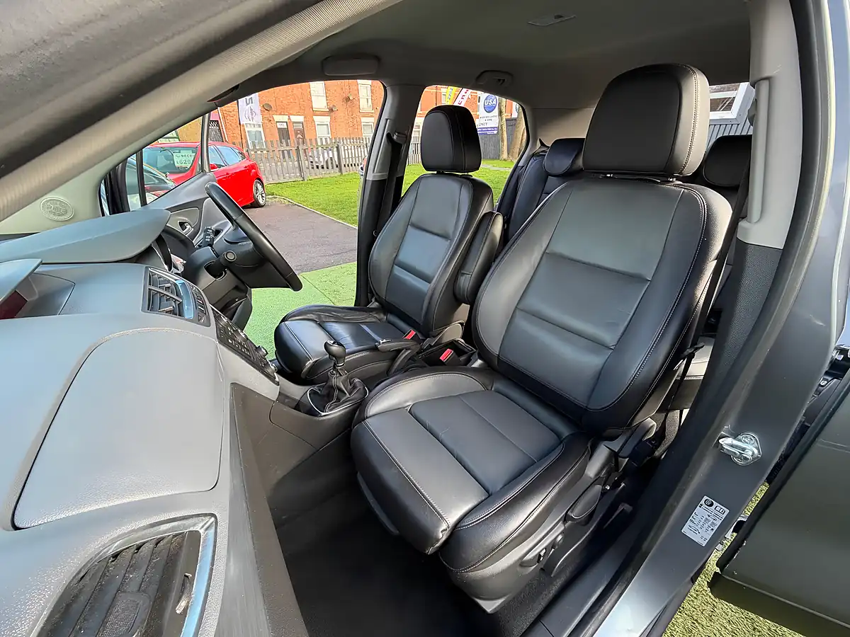 Used 2015 Vauxhall Mokka Se Grey - Interior and Exterior details 16