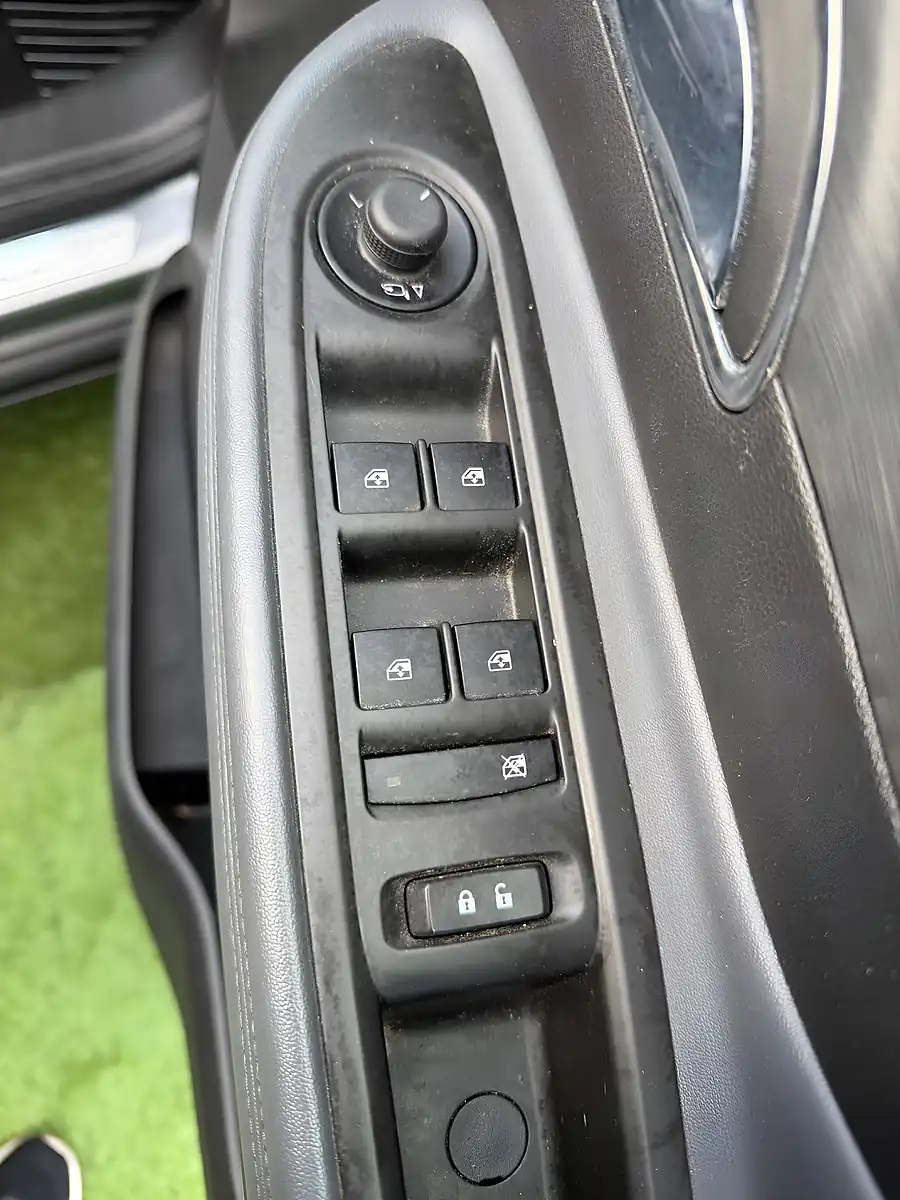 Used 2015 Vauxhall Mokka Se Grey - Interior and Exterior details 18
