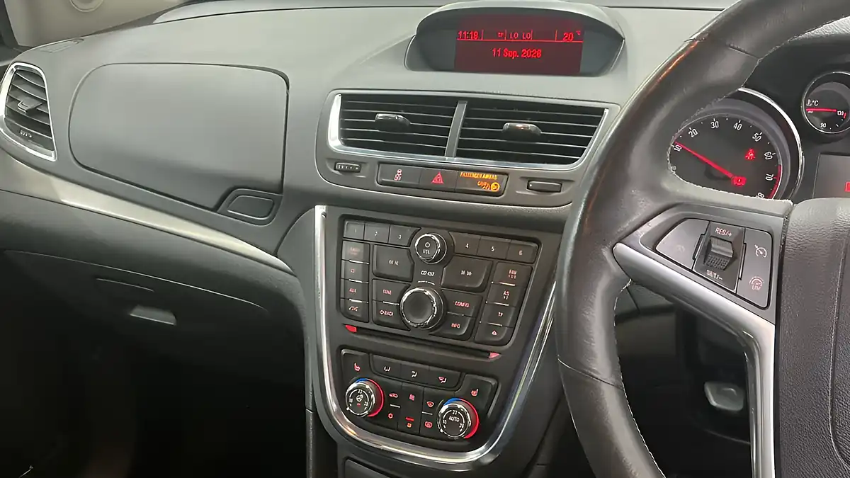 Used 2015 Vauxhall Mokka Se Pure White - Interior and Exterior details 11