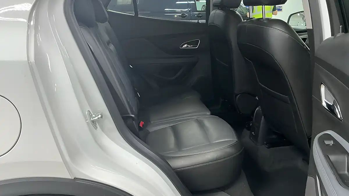 Used 2015 Vauxhall Mokka Se Pure White - Interior and Exterior details 9