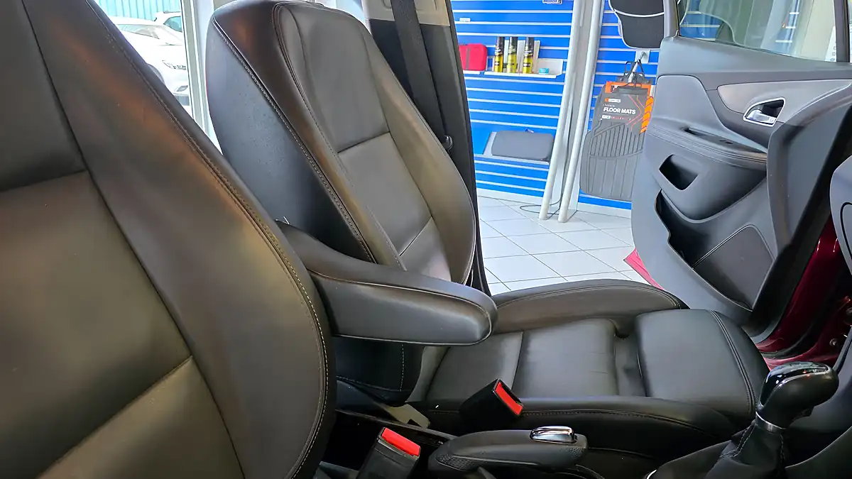 Used 2015 Vauxhall Mokka Se Red - Interior and Exterior details 10