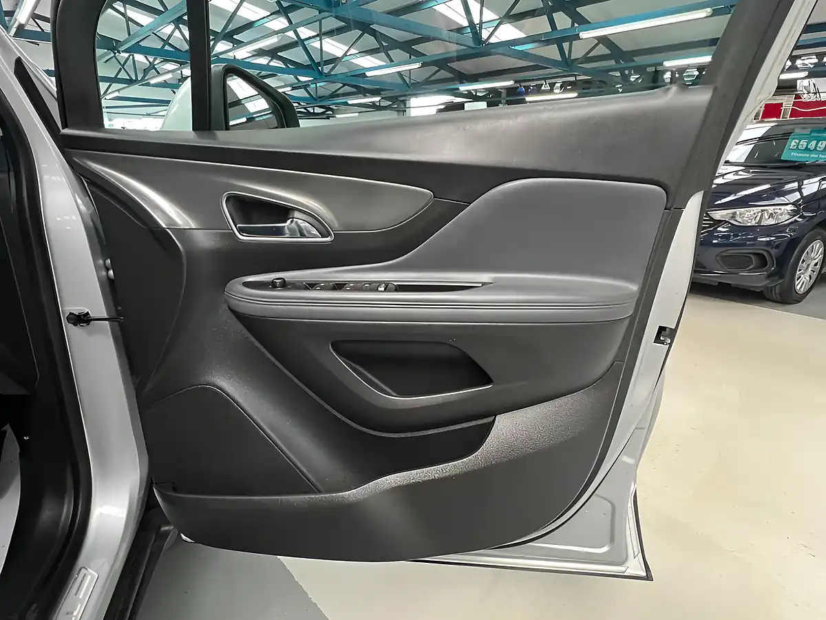 Used 2015 Vauxhall Mokka Se Silver - Interior and Exterior details 11