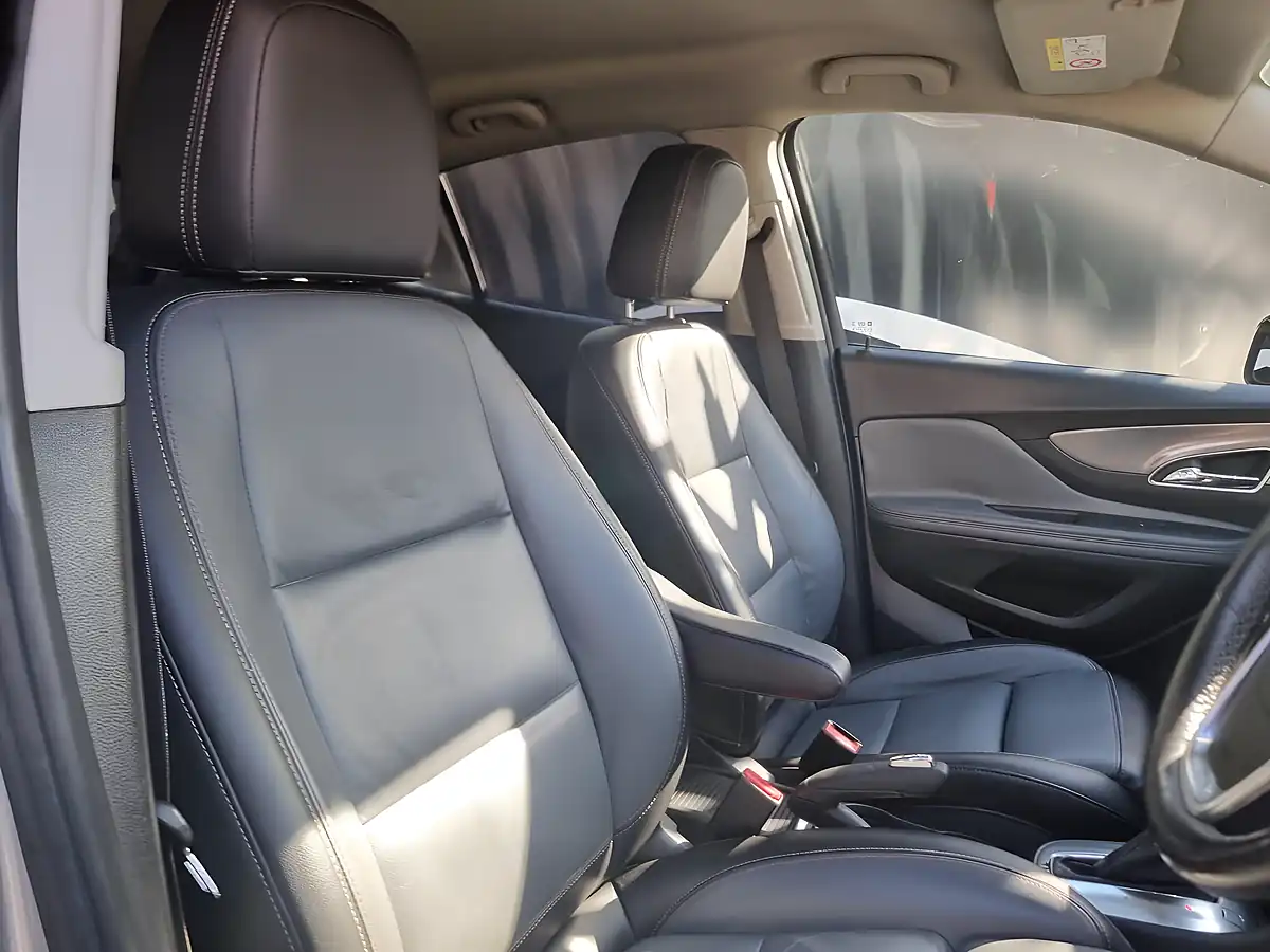 Used 2015 Vauxhall Mokka Se Silver - Interior and Exterior details 12